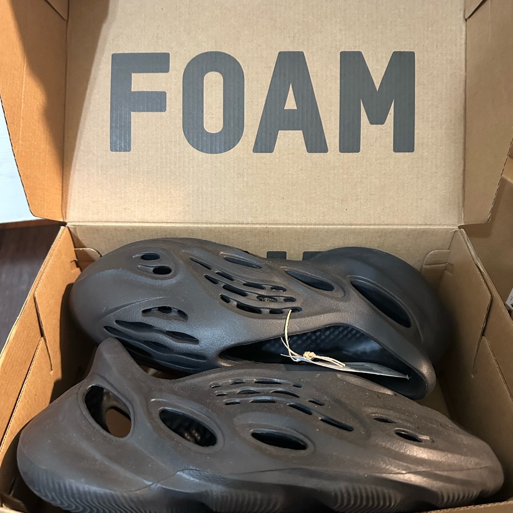 YEEZY RNR FOAM - Picture 4 of 4